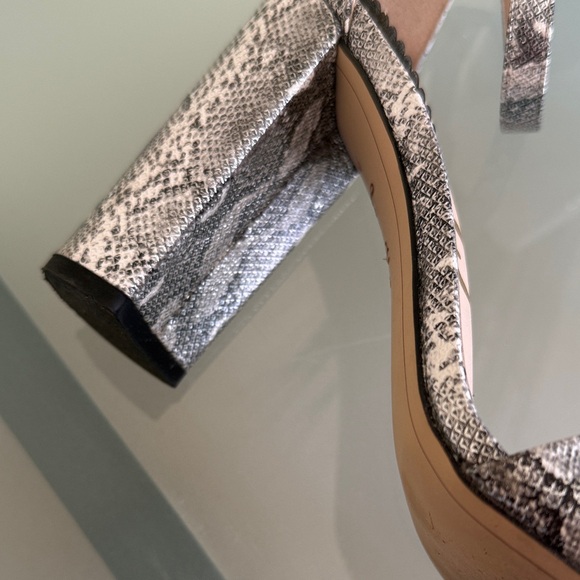 Sam Edelman Heel Sandals Sam Edelman Leather Silver and Black Sandals Size 7.5 - Picture 8 of 9